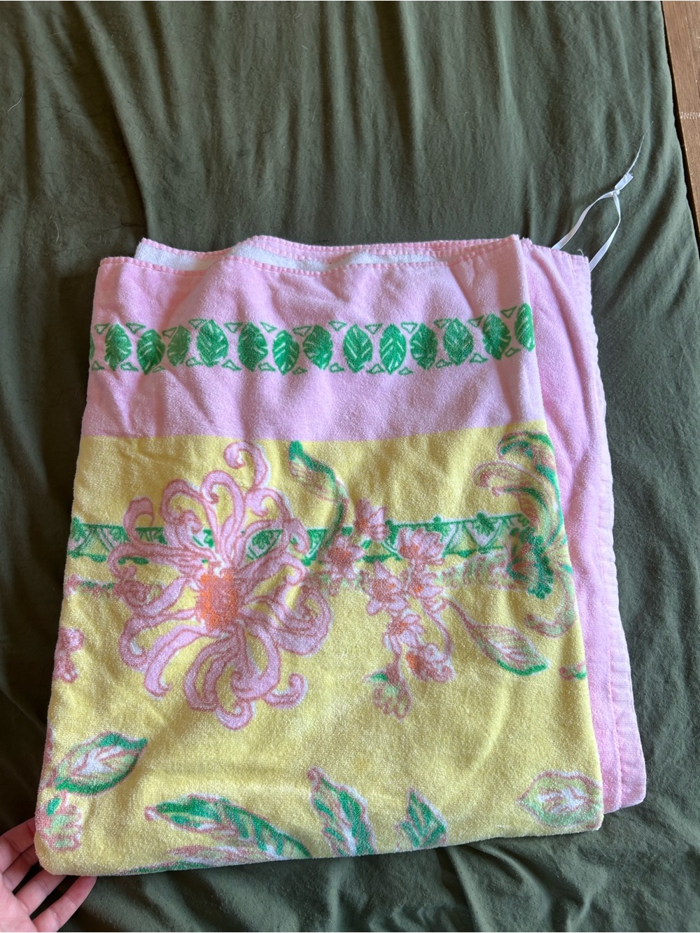 GUC Lilly Pulitzer pink & yellow deluxe towel